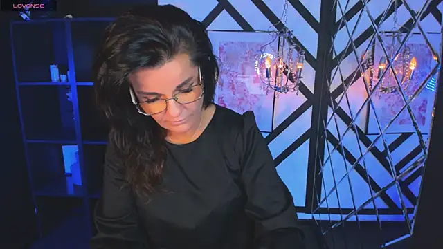 Snapshot of RikaCoutts chatting on April 6, 2026, 5:19 am RikaCoutts online show from April 6, 2026, 5:19 am