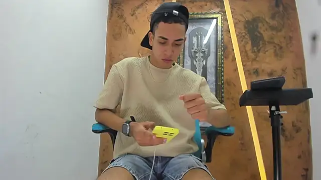 Snapshot of David_Bigcock20 chatting on February 14, 2026, 8:31 pm David Bigcock20 online show from February 14, 2026, 8:31 pm