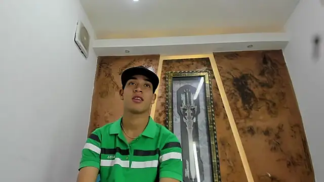 Snapshot of David_Bigcock20 chatting on February 18, 2026, 7:43 pm David Bigcock20 online show from February 18, 2026, 7:43 pm