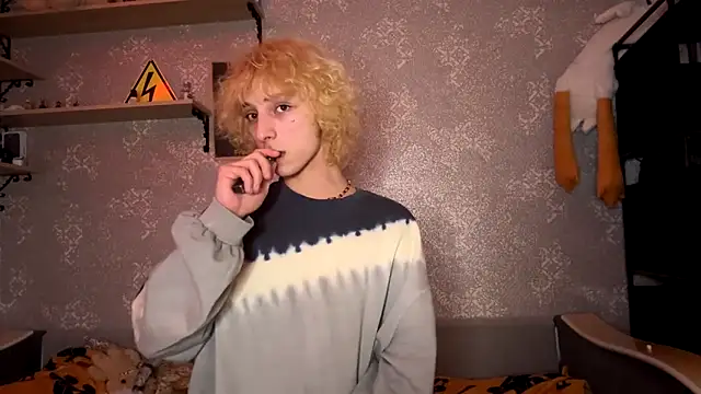 Snapshot of Fred_bucks chatting on March 9, 2026, 12:41 pm Fred bucks online show from March 9, 2026, 12:41 pm