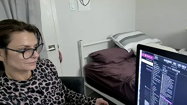 Snapshot of JUCY_APPLE chatting on February 26, 2026, 6:52 pm JUCY APPLE online show from February 26, 2026, 6:52 pm