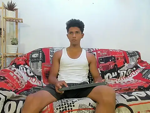 Yoel hot2004 online show from February 14, 2026, 7:47 pm