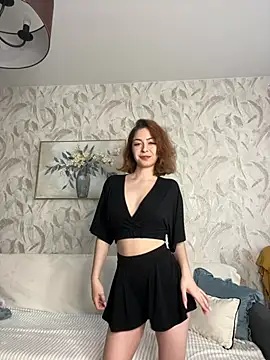 LynaFrost online show from May 22, 2026, 5:49 am