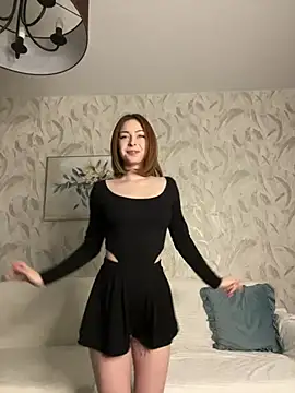 LynaFrost online show from May 1, 2026, 5:23 am