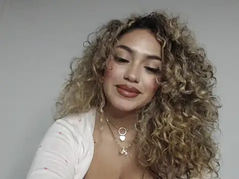 Snapshot of Maddy_Beluci chatting on February 12, 2026, 6:57 am Maddy Beluci online show from February 12, 2026, 6:57 am