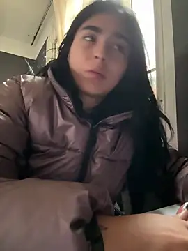 Sara Fernandez  online show from February 11, 2026, 1:33 pm