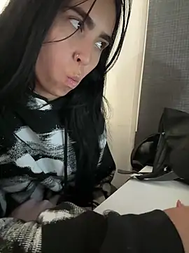 Sara Fernandez  online show from February 24, 2026, 2:07 pm