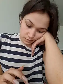 Snapshot of RoxyWeb18 chatting on February 13, 2026, 10:37 am RoxyWeb18 online show from February 13, 2026, 10:37 am