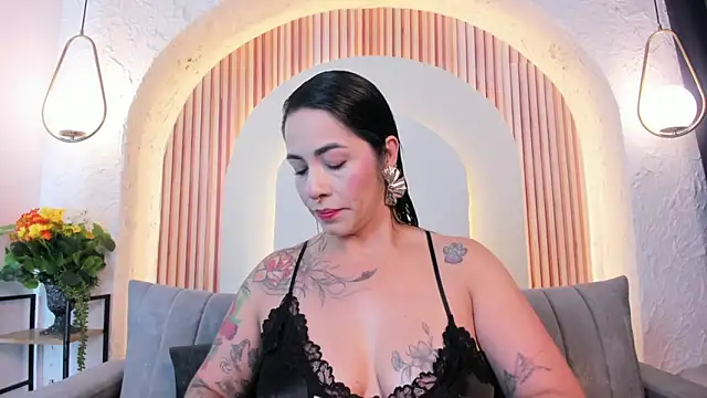 Snapshot of violet_scott_ chatting on July 1, 2026, 10:37 am violet scott online show from July 1, 2026, 10:37 am