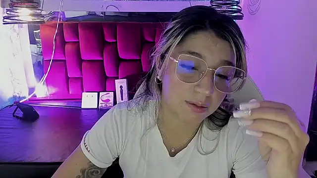 Snapshot of Dahiana_Dmour_ chatting on May 12, 2026, 2:23 pm Dahiana Dmour online show from May 12, 2026, 2:23 pm