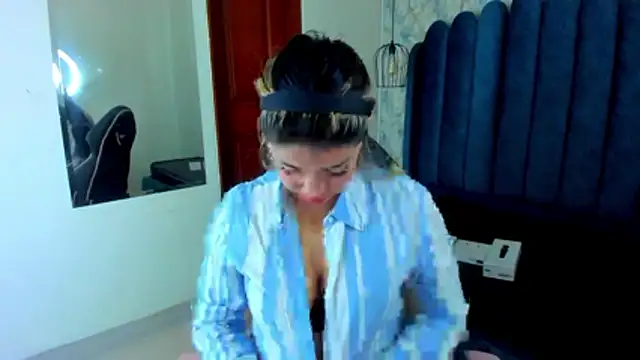Snapshot of Dahiana_Dmour_ chatting on April 14, 2026, 12:43 pm Dahiana Dmour online show from April 14, 2026, 12:43 pm