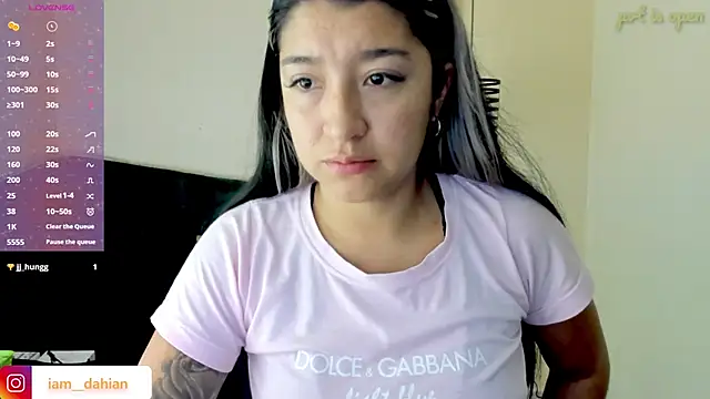 Snapshot of Dahiana_Dmour_ chatting on April 28, 2026, 12:31 pm Dahiana Dmour online show from April 28, 2026, 12:31 pm