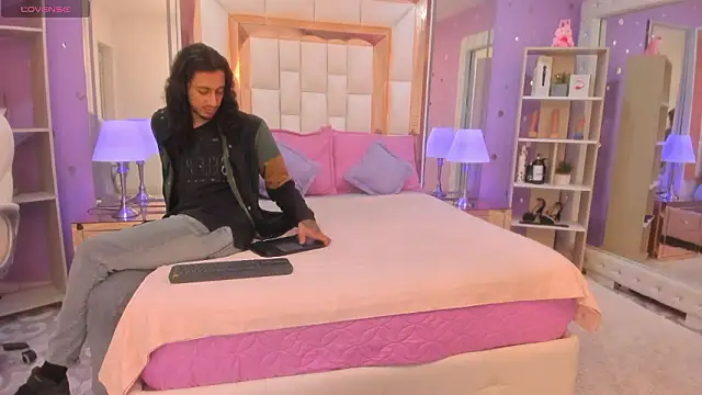 Goldentemptation  online show from March 28, 2026, 7:37 pm