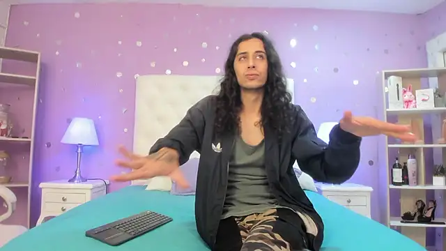 Goldentemptation  online show from March 11, 2026, 8:03 pm