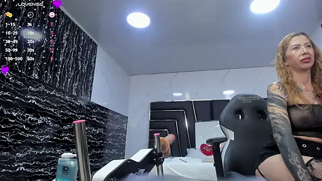 Ladyy Scarlett online show from May 14, 2026, 2:41 am