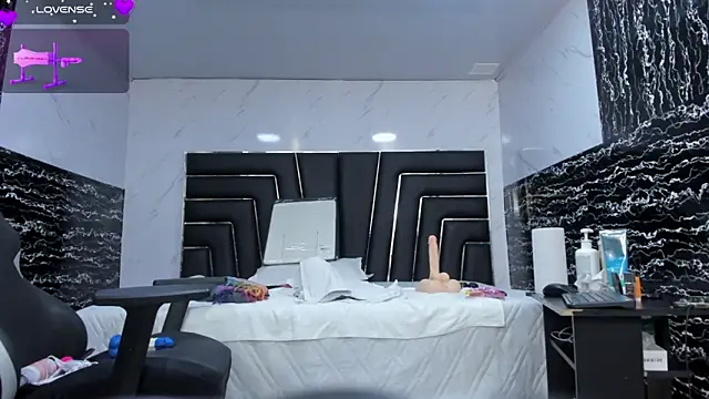 Ladyy Scarlett online show from May 9, 2026, 2:42 pm