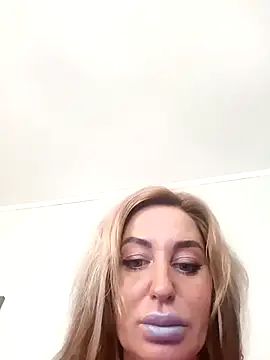 MiaMooly online show from October 31, 2025, 10:34 am