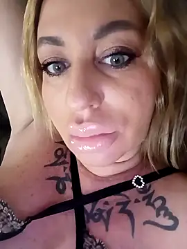 MiaMooly online show from March 25, 2026, 5:34 pm