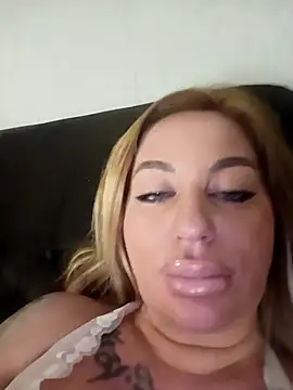 MiaMooly online show from February 12, 2026, 7:13 pm