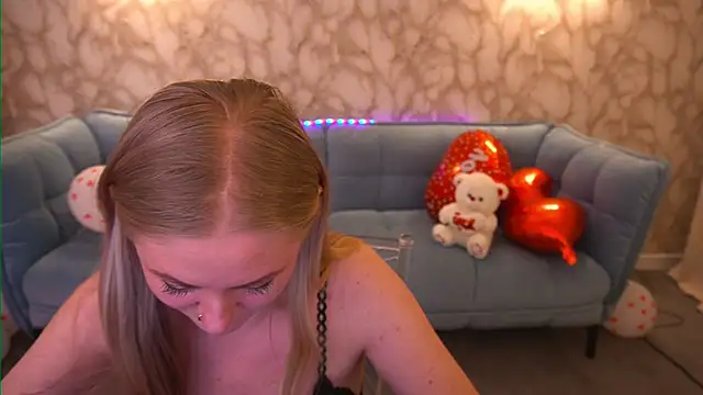 Snapshot of DramaQuenns chatting on February 15, 2026, 7:51 am DramaQuenns online show from February 15, 2026, 7:51 am