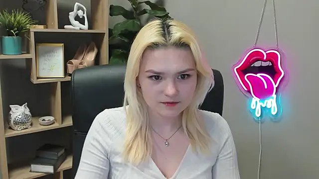 SweetLilyxo online show from March 9, 2026, 7:34 am