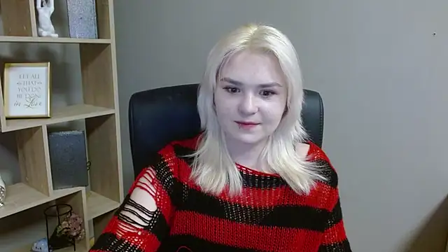 SweetLilyxo online show from February 10, 2026, 2:27 pm