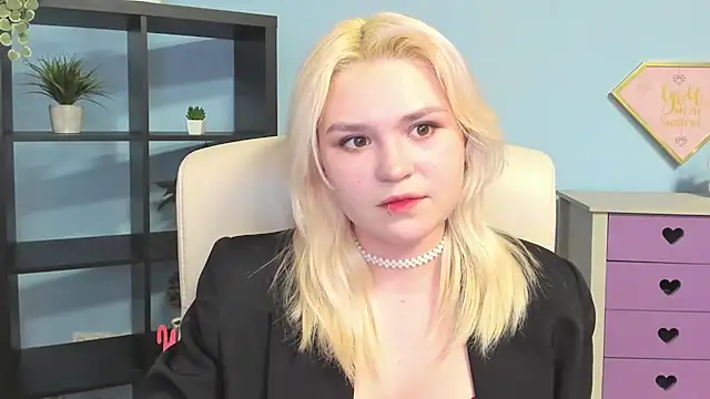 SweetLilyxo online show from February 14, 2026, 2:50 pm