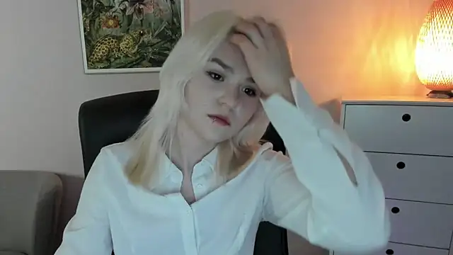 SweetLilyxo online show from February 9, 2026, 2:48 pm