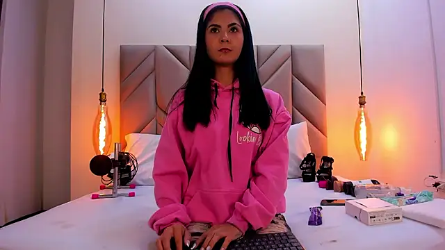 IsabellaFoox online show from March 10, 2026, 12:42 pm