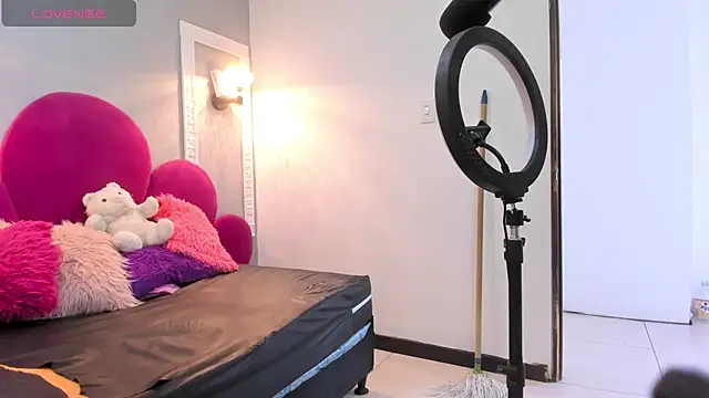 Snapshot of Raven_love chatting on May 12, 2026, 5:08 pm Raven love online show from May 12, 2026, 5:08 pm