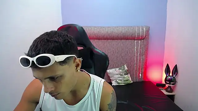 The twinks  online show from February 19, 2026, 3:47 am