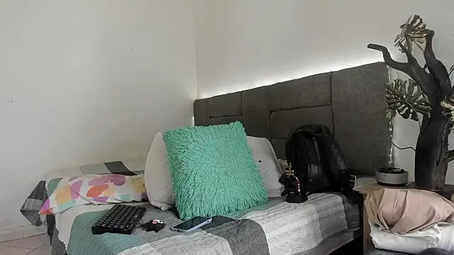 Snapshot of Zoel_Amber20 chatting on April 12, 2026, 10:02 pm Zoel Amber20 online show from April 12, 2026, 10:02 pm