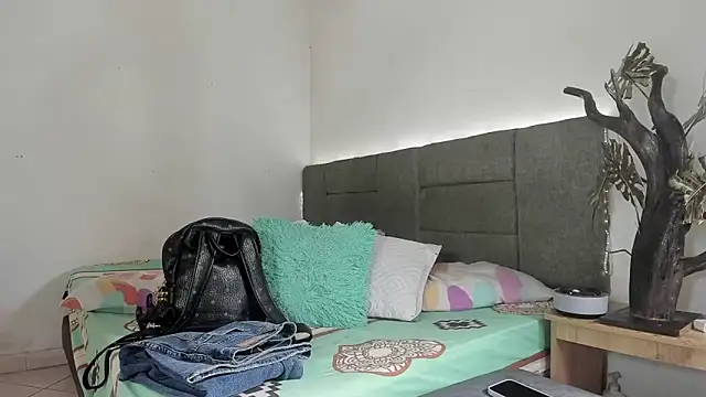 Snapshot of Zoel_Amber20 chatting on April 6, 2026, 9:05 pm Zoel Amber20 online show from April 6, 2026, 9:05 pm