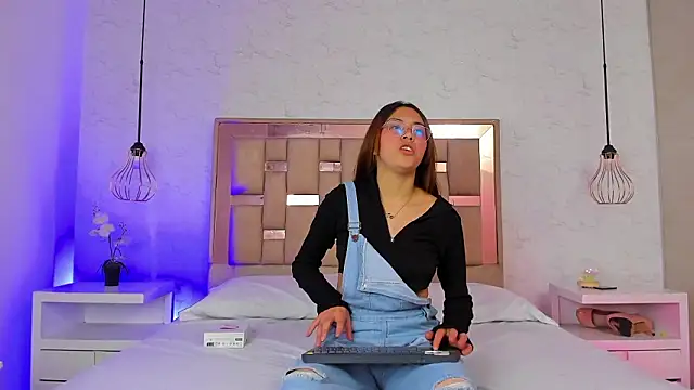 Snapshot of ChloeSteele chatting on February 10, 2026, 4:11 am ChloeSteele online show from February 10, 2026, 4:11 am