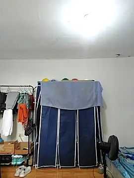 Snapshot of thom_1 chatting on May 14, 2026, 5:32 pm thom 1 online show from May 14, 2026, 5:32 pm