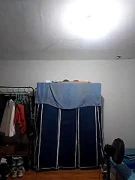 Snapshot of thom_1 chatting on April 25, 2026, 12:57 am thom 1 online show from April 25, 2026, 12:57 am
