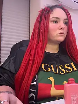 Snapshot of Esteri_Moon chatting on February 8, 2026, 5:32 pm Esteri Moon online show from February 8, 2026, 5:32 pm