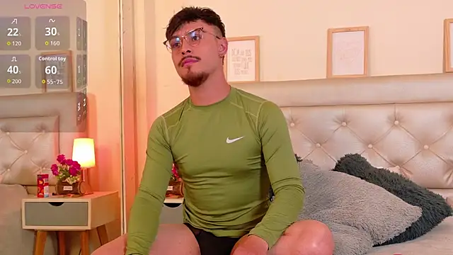 Snapshot of Aiden_Gray chatting on February 21, 2026, 7:38 pm Aiden Gray online show from February 21, 2026, 7:38 pm