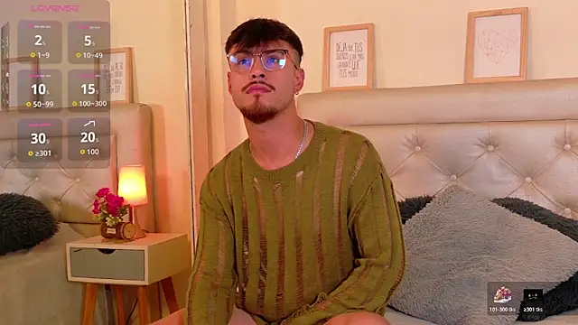 Snapshot of Aiden_Gray chatting on February 17, 2026, 9:12 pm Aiden Gray online show from February 17, 2026, 9:12 pm