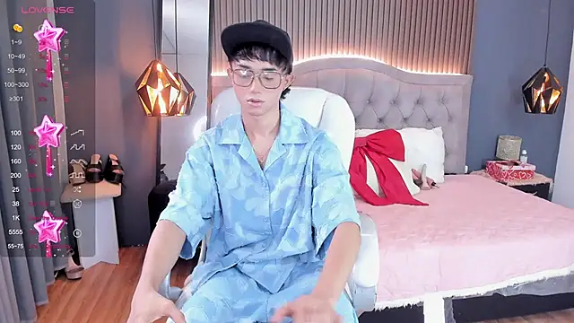 Snapshot of Noa_03 chatting on May 27, 2026, 6:15 pm Noa 03 online show from May 27, 2026, 6:15 pm