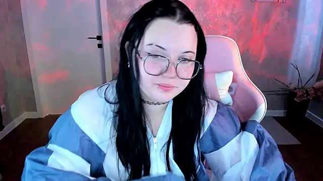 Snapshot of Kira_G0ld chatting on April 10, 2026, 1:01 am Kira G0ld online show from April 10, 2026, 1:01 am