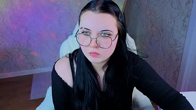 Snapshot of Kira_G0ld chatting on June 24, 2026, 5:11 pm Kira G0ld online show from June 24, 2026, 5:11 pm