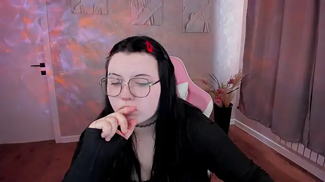 Snapshot of Kira_G0ld chatting on March 21, 2026, 1:07 am Kira G0ld online show from March 21, 2026, 1:07 am