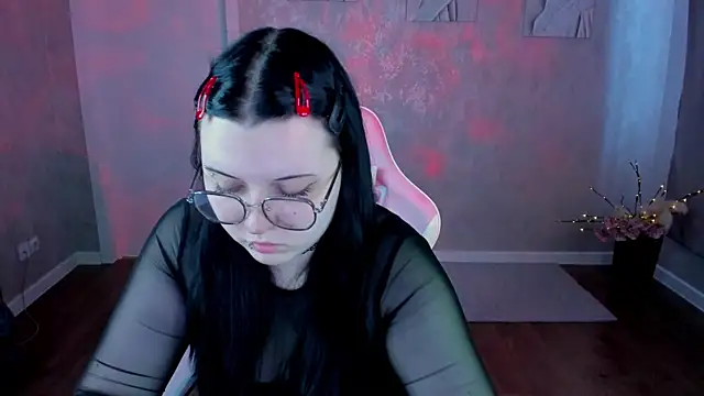 Snapshot of Kira_G0ld chatting on April 7, 2026, 1:07 am Kira G0ld online show from April 7, 2026, 1:07 am