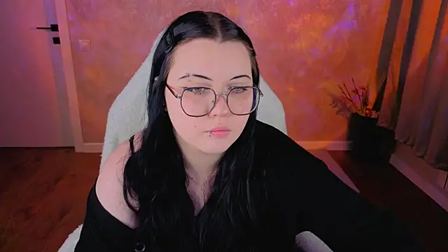 Snapshot of Kira_G0ld chatting on June 30, 2026, 5:13 pm Kira G0ld online show from June 30, 2026, 5:13 pm