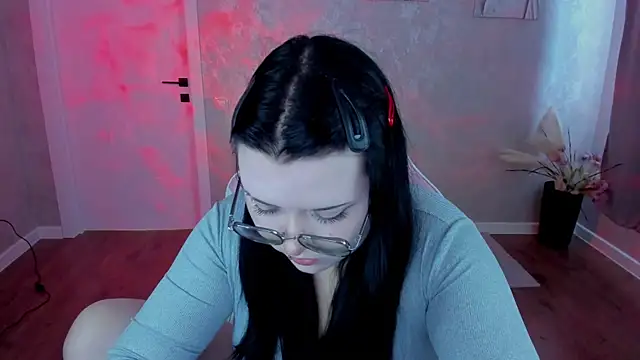 Snapshot of Kira_G0ld chatting on March 31, 2026, 1:07 am Kira G0ld online show from March 31, 2026, 1:07 am