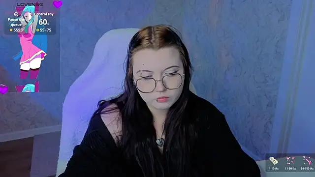 Snapshot of Kira_G0ld chatting on July 10, 2026, 5:02 pm Kira G0ld online show from July 10, 2026, 5:02 pm