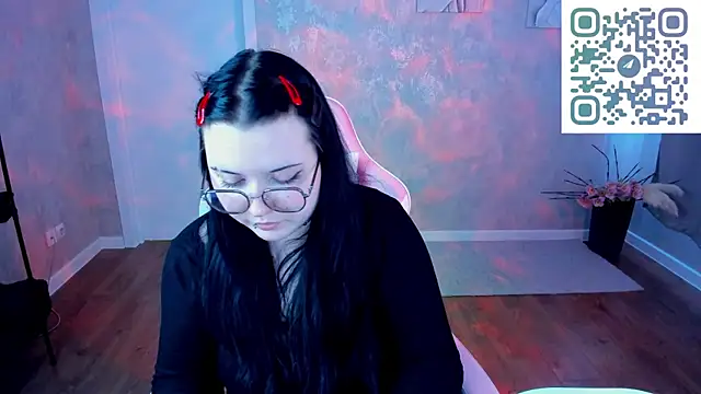 Snapshot of Kira_G0ld chatting on April 11, 2026, 7:45 am Kira G0ld online show from April 11, 2026, 7:45 am