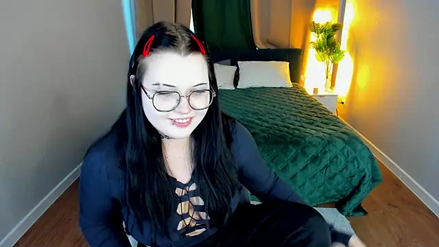 Snapshot of Kira_G0ld chatting on March 17, 2026, 1:08 am Kira G0ld online show from March 17, 2026, 1:08 am