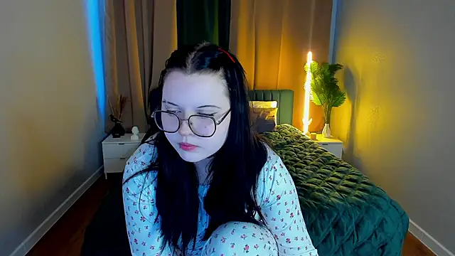 Snapshot of Kira_G0ld chatting on March 6, 2026, 1:11 am Kira G0ld online show from March 6, 2026, 1:11 am